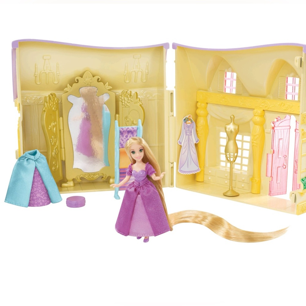 #1845 2010 NRFB Mattel Disney Tangled Rapunzel's Dress Shop Playset